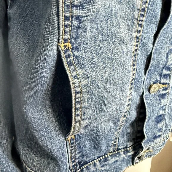 Women of Faith Denim Jacket M Blue Embroidered Button Front  Long Sleeve Pockets - Picture 5 of 9
